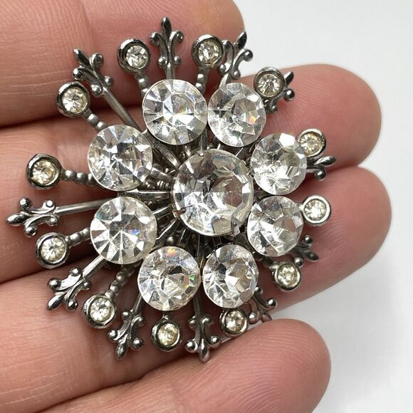 Vintage Coro White Glass Snow Flake Floral Brooch Pin Statement Stunning Bold - Picture 1 of 8